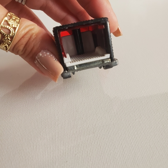 Vintage 1996 "Department of Defense" Armored Truck Hot Wheel - Picture 4 of 9